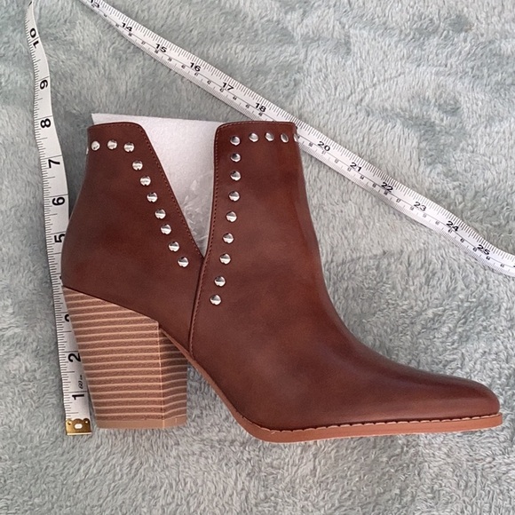 NWT Boots brown size 10 with silver trim  and 3.5 inch heels - Picture 9 of 11
